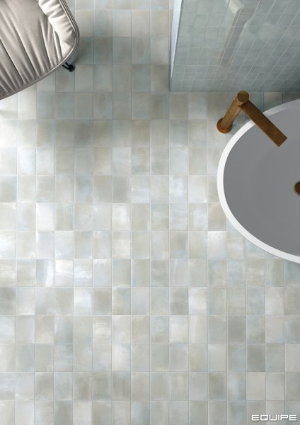 product2/equipe/miyako/equipemiyakobluemoongloss2