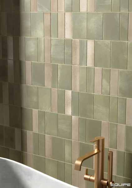 product2/equipe/miyako/equipemiyakopuragloss2